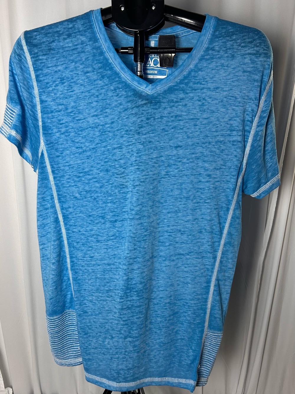 Buckle Men’s Blue V-Neck Short Sleeve Tee